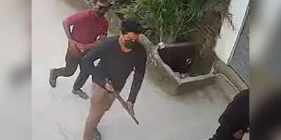 ফেসবুক লাইভে এসে ওসিকে পেটানোর হুমকি সন্ত্রাসীর