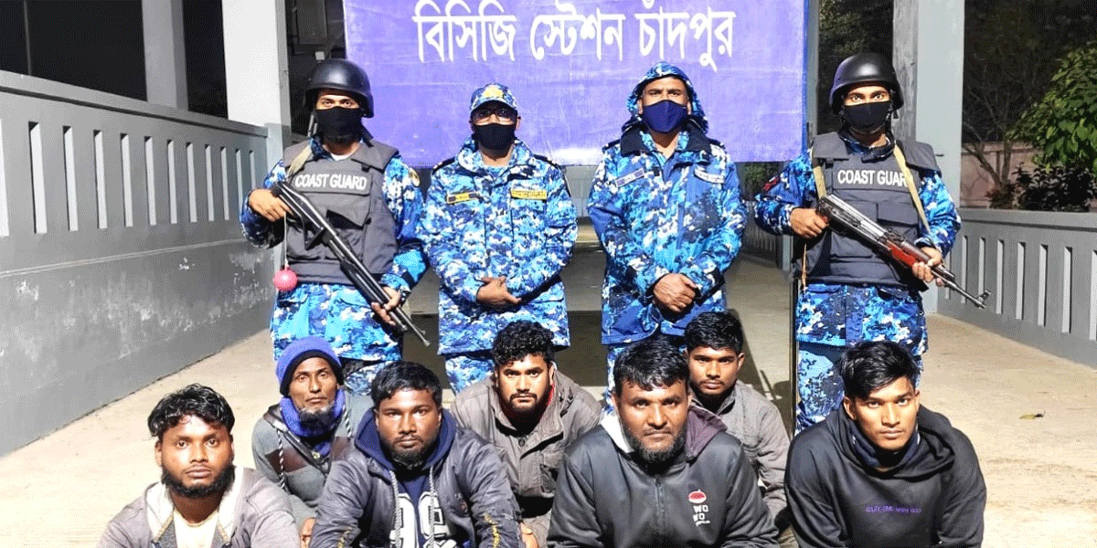 মেঘনায় অবৈধ বালুবাহী বাল্কহেড জব্দ, আটক ৭