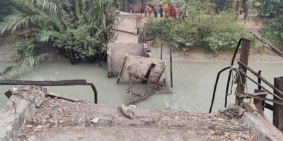 বরগুনায় সেতু ভেঙে ভোগান্তিতে ১০ গ্রামের মানুষ