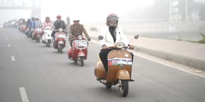 স্কুটার রাইডারদের ব্যতিক্রমী আয়োজন