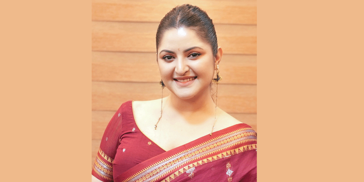পরীমনির গোলাপ