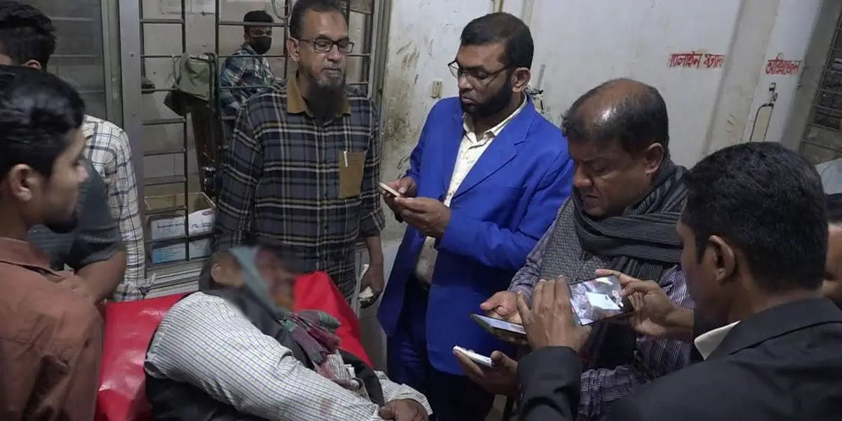লক্ষ্মীপুরে সন্ত্রাসী হামলা-গুলিতে খবরের কাগজের সাংবাদিক রফিকুলসহ আহত ৪