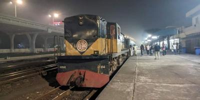 ৬ ঘণ্টা পর ট্রেন চলাচল শুরু