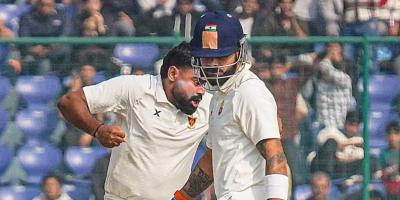 বাসচালকের পরামর্শে কোহলির উইকেট