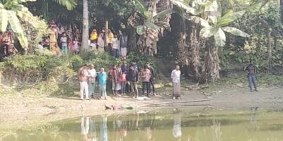 ফকিরহাটে পুকুর থেকে নারীর ইটবাঁধা মরদেহ উদ্ধার