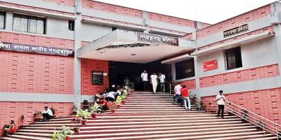 পাঠক আসেন প্রতিদিন গড়ে ৩০ জন!