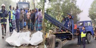 গাজীপুর নিয়ন্ত্রণ হারিয়ে খাদে পিকআপ, নিহত ৩