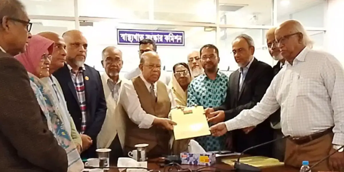 বিএনপির স্বাস্থ্য সংস্কার প্রস্তাব হস্তান্তর