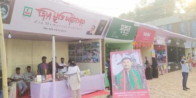 চট্টগ্রামের বইমেলায় পাঠকের আগ্রহে রাজনৈতিক বই