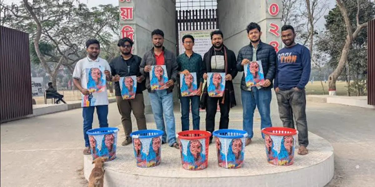 বেরোবির ডাস্টবিনে শেখ হাসিনার ছবি
