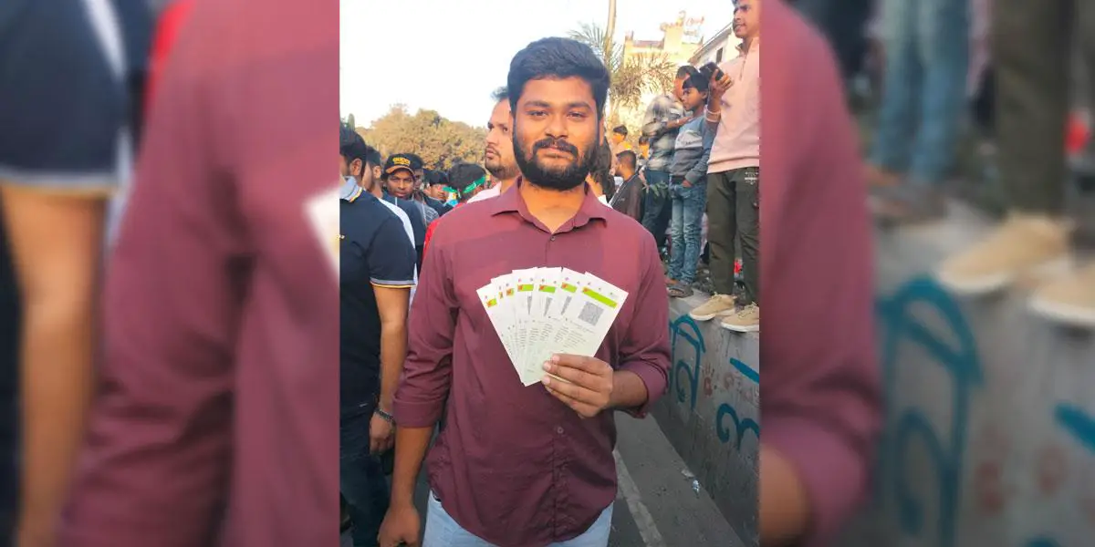 উৎসবের দিনে ‘জাল টিকিটের’ জ্বালা