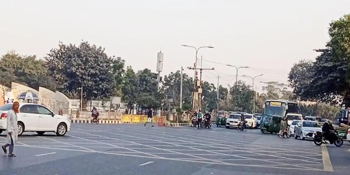 বায়ুদূষণে শীর্ষে লাহোর, ঢাকার উন্নতি