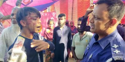কুষ্টিয়ায় মাংসের পরিবর্তে বারবার ঝোল দেওয়ায় সংঘর্ষ, আহত ৪