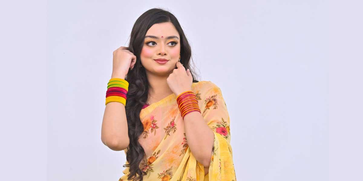 সাজবে রঙিন চুড়িতে