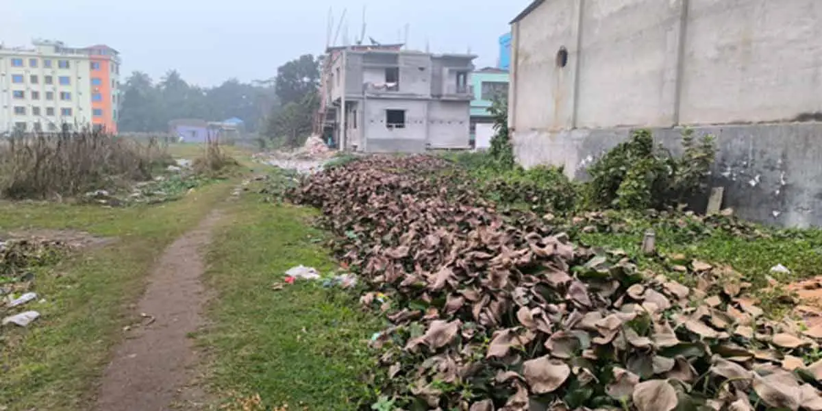 ভূঁইয়ার মাঠ খাল ভরাটে পানি চলাচল বন্ধ, পৌরবাসীর ভোগান্তি