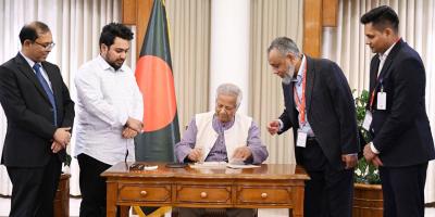 গণ-অভ্যুত্থানে নারীদের অংশগ্রহণের স্মারক ডাকটিকিট অবমুক্ত