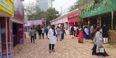 দর্শনার্থীর পদচারণে মুখর বইমেলা