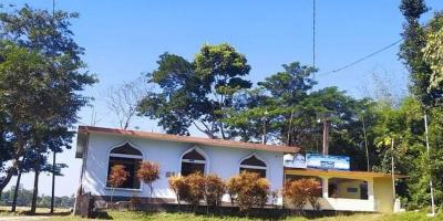 এলাকাবাসীর প্রতিরোধে মাজার রক্ষা
