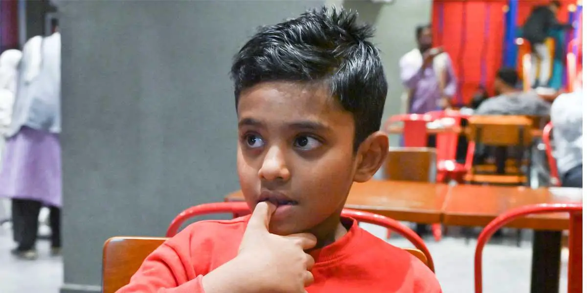 শিশুর দাঁত দিয়ে নখ কাটার অভ্যাস দূর করতে যা করবেন