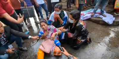 শাহবাগে শিক্ষকদের সরিয়ে দিতে পুলিশের জলকামান নিক্ষেপ