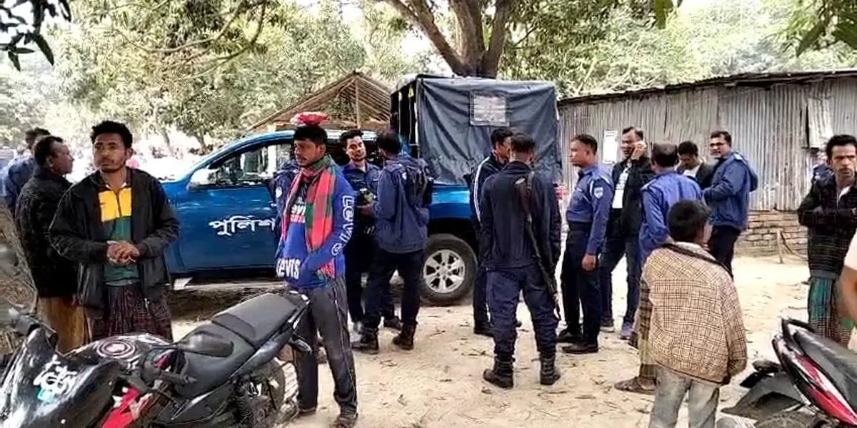 হ‌রিণাকুণ্ডুতে  যুবককে কু‌পি‌য়ে হত্যা