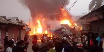 লক্ষ্মীপুরে অগ্নিকাণ্ডে পুড়েছে ২০ দোকান, ক্ষতি কোটি টাকা