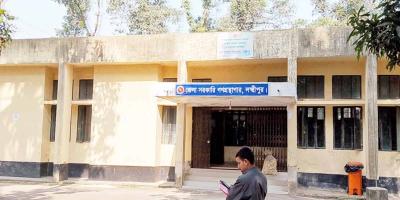 লক্ষ্মীপুর সরকারি গণগ্রন্থাগারে সবাই আসেন পত্রিকা পড়তে