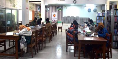 নানা সংকটে মানিকগঞ্জ জেলা সরকারি গণগ্রন্থাগার