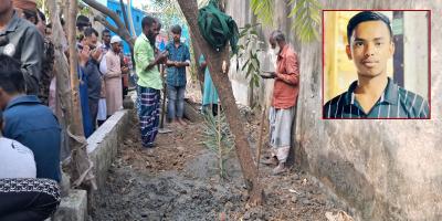 বাবার পায়ের কাছে শায়িত আবুল কাশেম