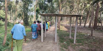 রাস্তার ওপর ঘর, চলাচলে দুর্ভোগে শতাধিক পরিবার