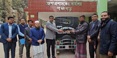 কিডনি বিক্রির বিজ্ঞাপন দেওয়া দম্পতি পেলেন অটোরিকশা
