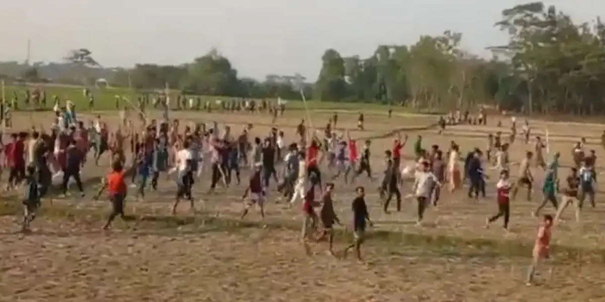 মসজিদের মাইকে ঘোষণা দিয়ে ২ গ্রামবাসীর সংঘর্ষ গোলাগুলি