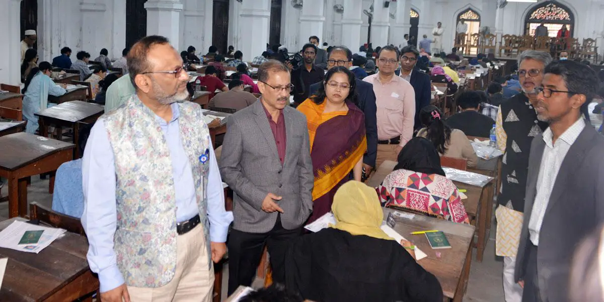 বিজ্ঞান ইউনিট দিয়ে শেষ হলো ঢাবির আন্ডারগ্র্যাজুয়েট প্রোগ্রামের ভর্তি পরীক্ষা