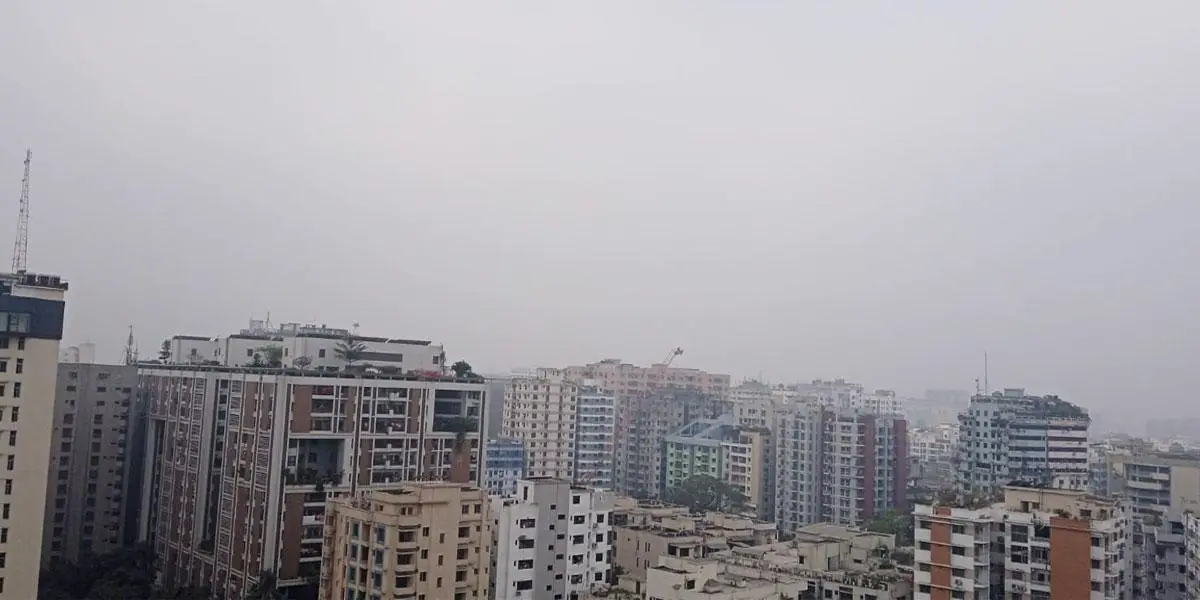 দূষিত বাতাসের শহরে আজ শীর্ষে ঢাকা