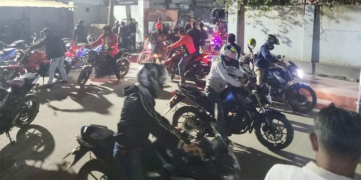 চাঁদা না দেওয়ায় রাবির শিক্ষার্থীদের মারধর, আটক ৪