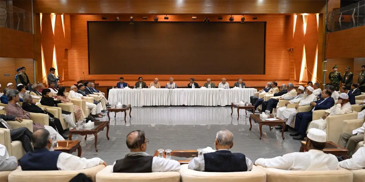 জাতীয় ঐকমত্য কমিশনের বৈঠকে ২৬ দল ও জোটের শতাধিক নেতার অংশগ্রহণ