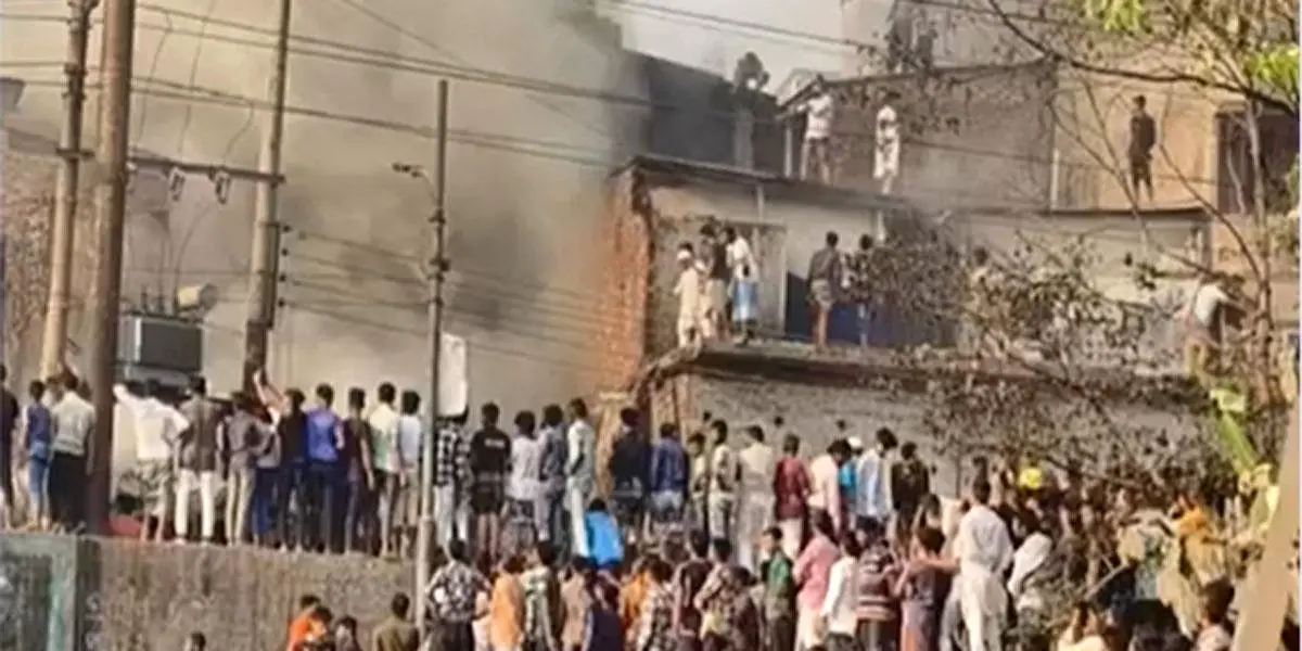 রাজধানীর ইসলামবাগে অগ্নিকাণ্ড