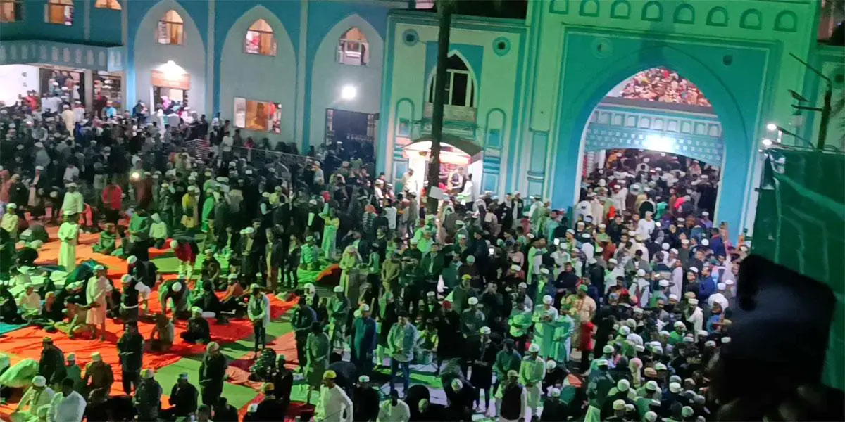 সারাদেশে ধর্মীয় ভাবগাম্ভীর্যে পবিত্র শবে বরাত পালিত