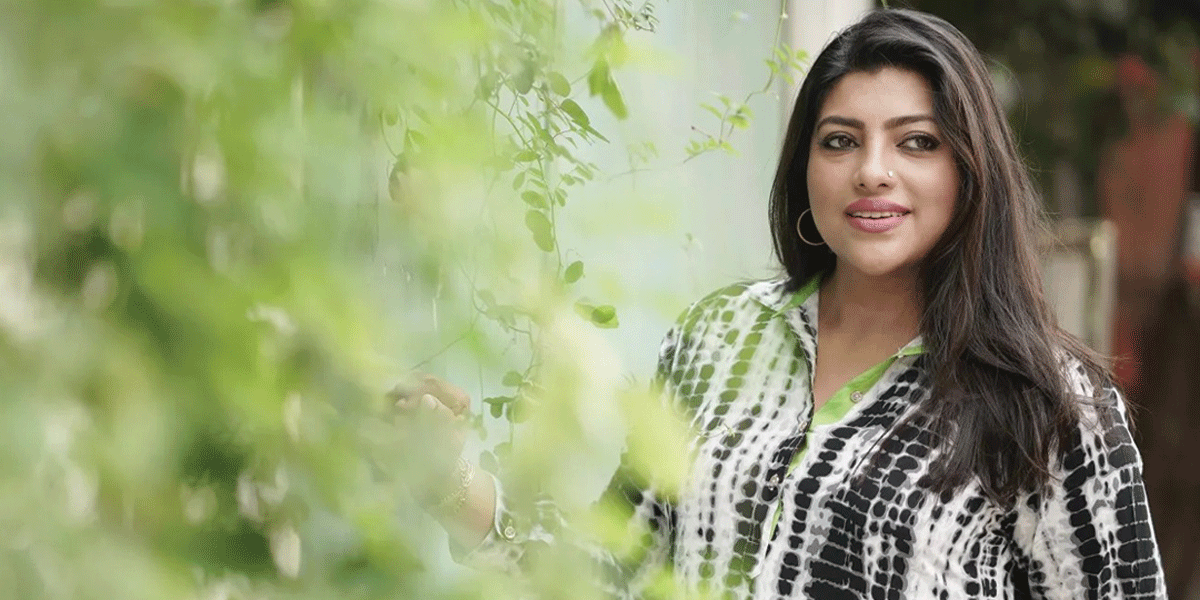 এক বছর পর মঞ্চে ফিরছেন মৌ