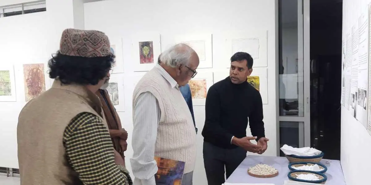 সফিউদ্দিন শিল্পালয়ে চলছে কাগজের গল্প: শৈশব থেকে শিল্পের বন্ধন শীর্ষক প্রদর্শনী