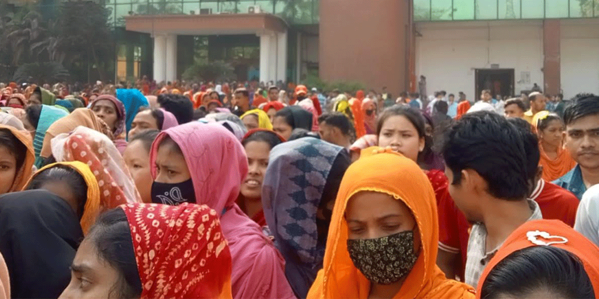 চট্টগ্রামের ইপিজেডে পোশাকশ্রমিকদের বিক্ষোভ