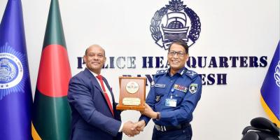 পুলিশ মহাপরিদর্শকের সঙ্গে বেবিচক চেয়ারম্যানের সৌজন্য সাক্ষাৎ