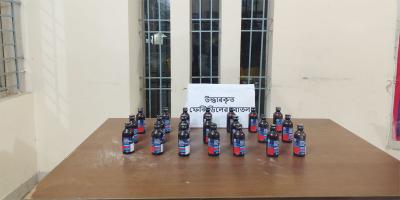 চাঁদপুরে মাদক কারবারির বাসা থেকে ফেনসিডিল উদ্ধার