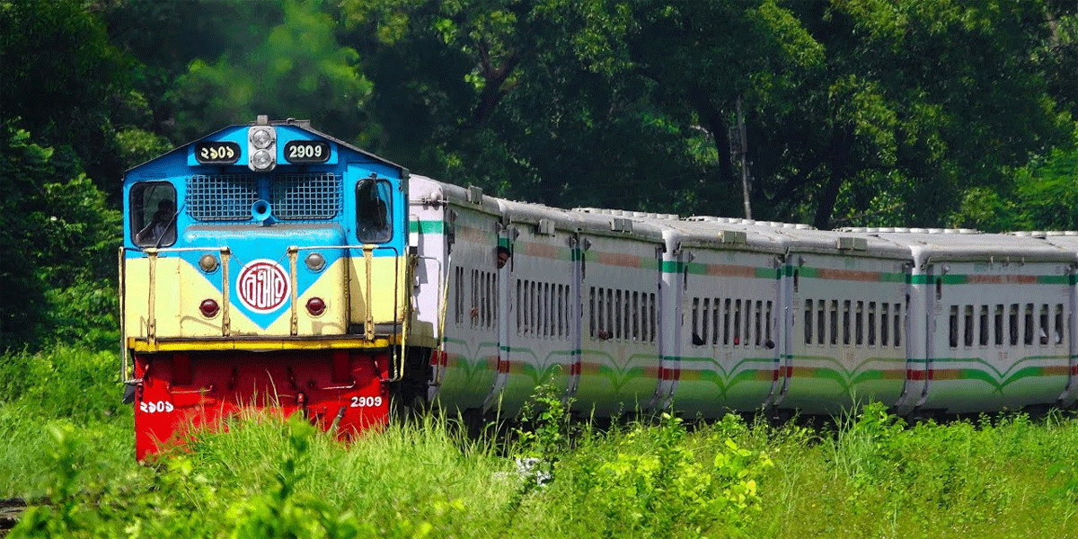 চালকের ঘুমে দুই ঘণ্টা দেরি, ক্ষুব্ধ যাত্রীদের বিক্ষোভে ছাড়ল ট্রেন