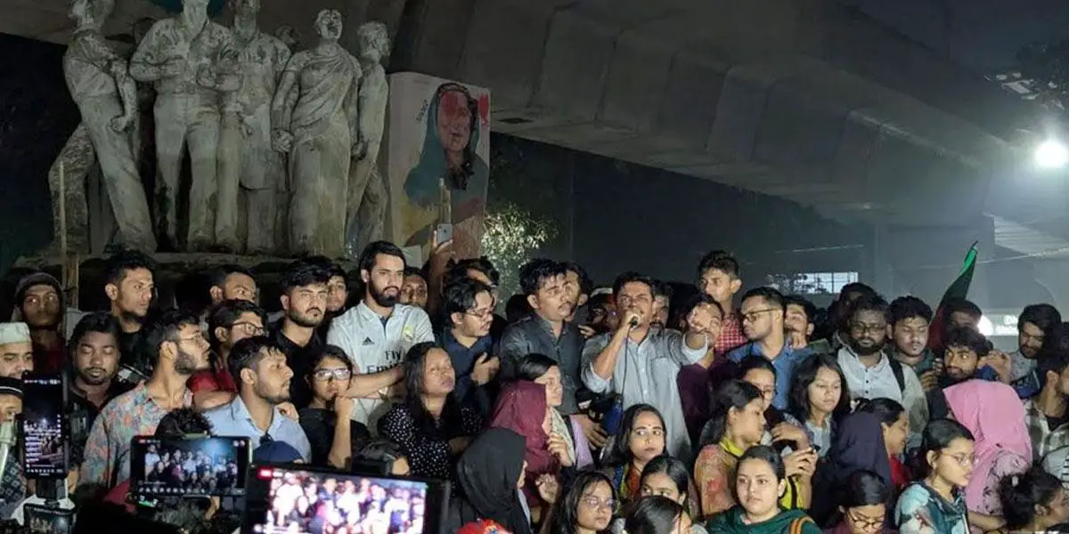 ঢাবিতে বৈষম্যবিরোধী ছাত্র আন্দোলন ও ছাত্রদলের পাল্টাপাল্টি বিক্ষোভ