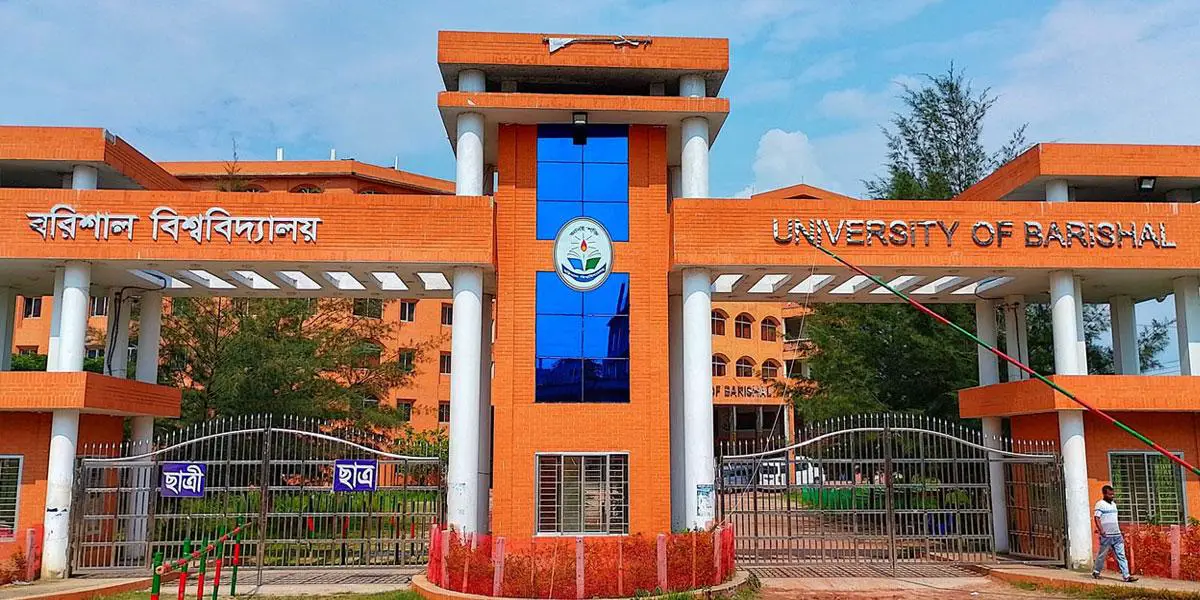 ছাত্র-শিক্ষকদের ফ্যাসিস্ট বলায় উত্তাল বরিশাল