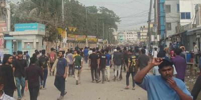কুয়েটে ছাত্ররাজনীতি বন্ধের দাবিতে সংঘর্ষ