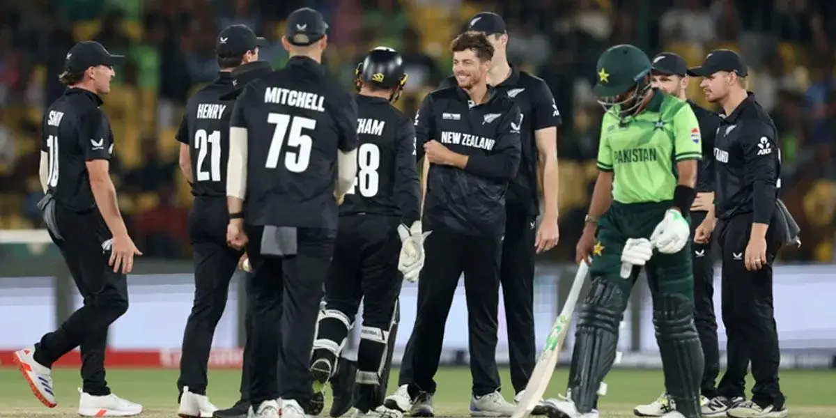 পাকিস্তানকে ধসিয়ে নিউজিল্যান্ডের দুর্দান্ত শুরু