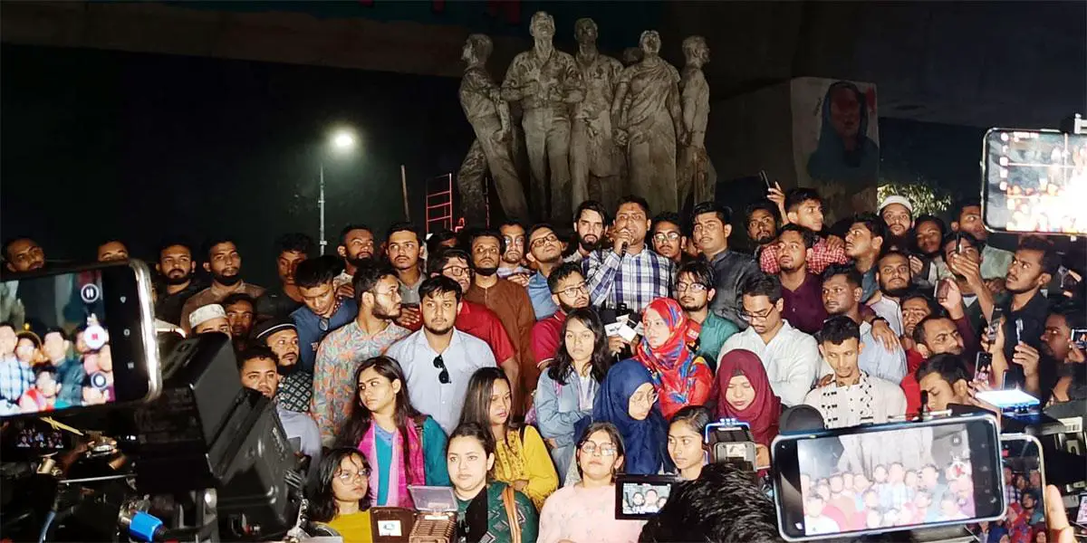 ক্যাডার পলিটিক্স করতে চাইলে পরিণতি হবে ছাত্রলীগের মতো: হাসনাত