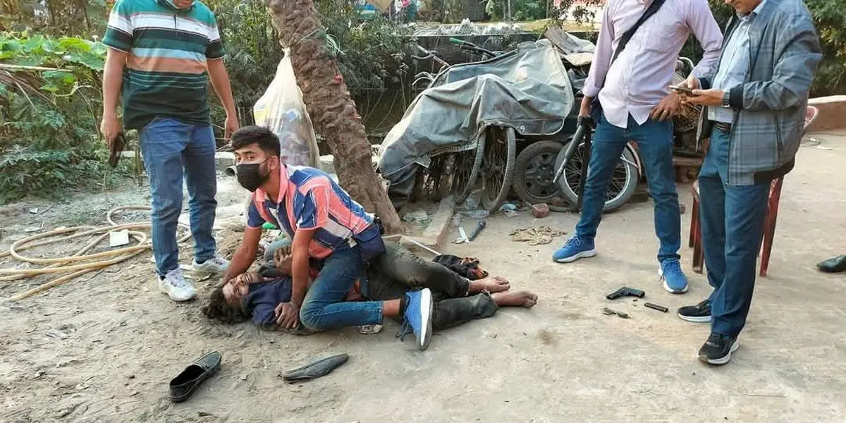 লক্ষ্মীপুরে ডাকাত রবিন গুলিবিদ্ধ অবস্থায় আটক